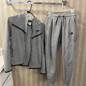Grey Nike tech set